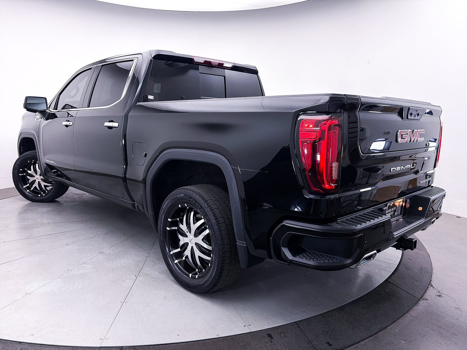 Used 2023 GMC Sierra 1500 Denali w/ Denali Reserve Package AWD/4WD image 3