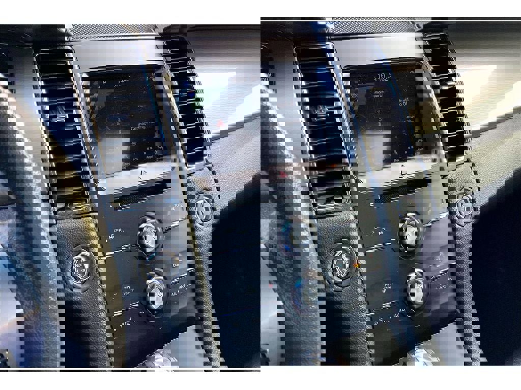 Used 2019 Ford Taurus SEL w/ Equipment Group 201A image 7