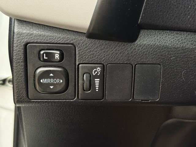 Used 2017 Toyota Corolla LE FWD image 22