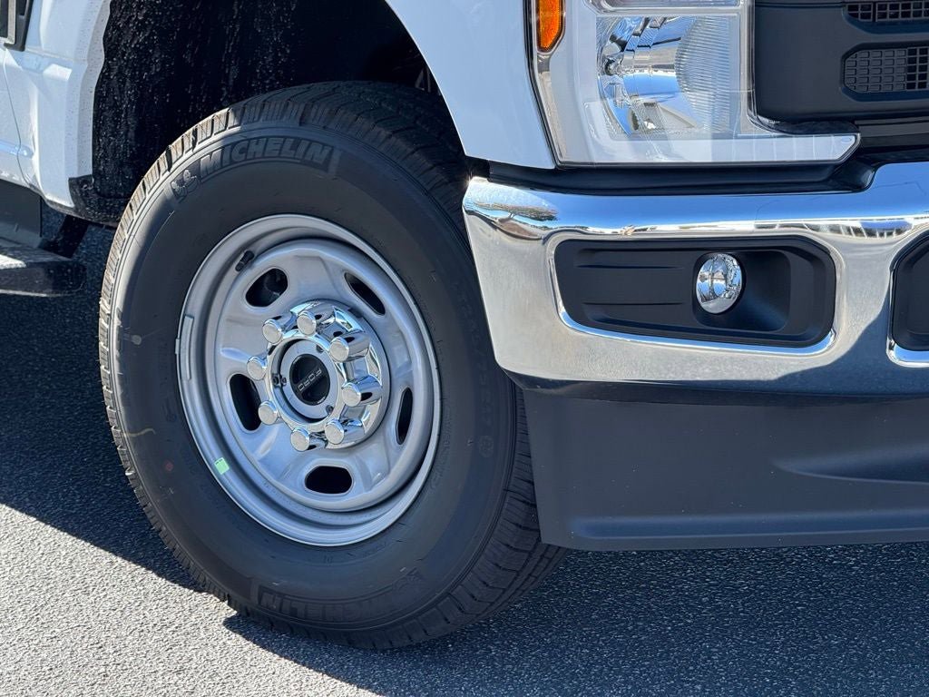 New 2026 Ford F250 XL w/ XL Chrome Package image 9
