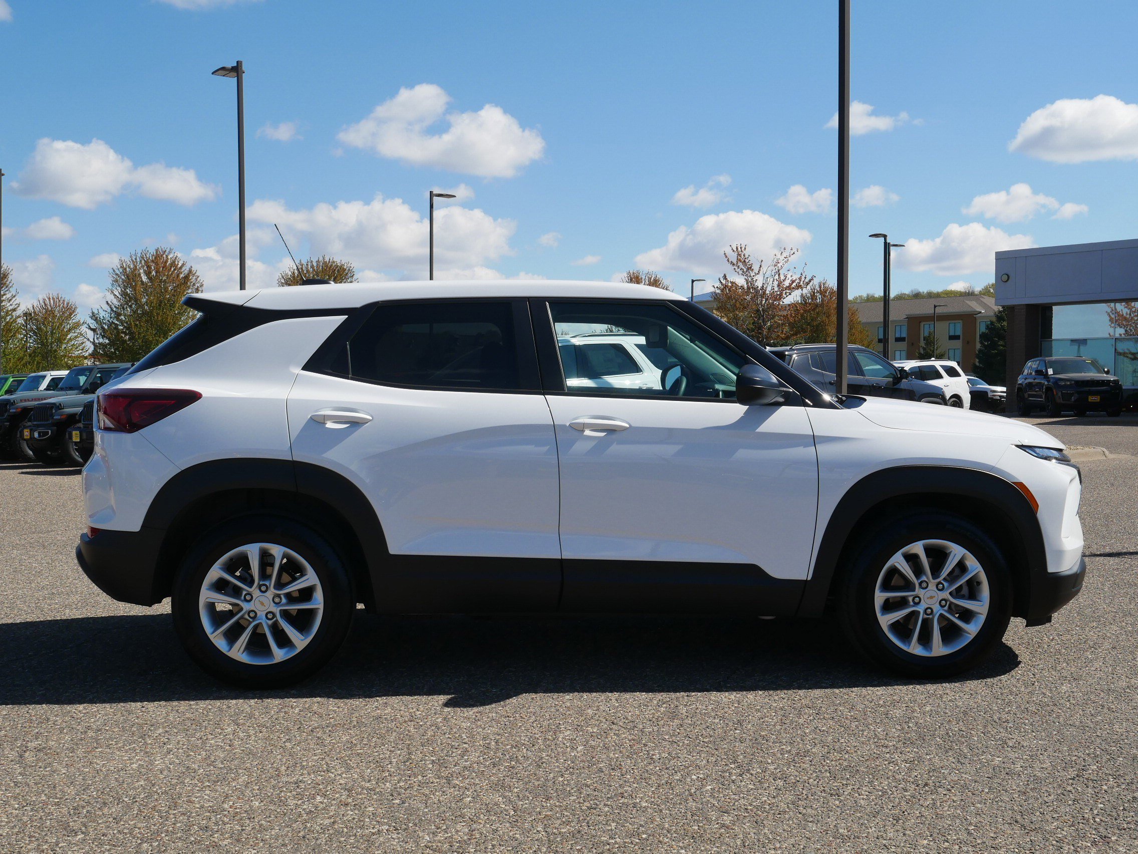 Used 2024 Chevrolet TrailBlazer LS w/ LS Convenience Package FWD image 8