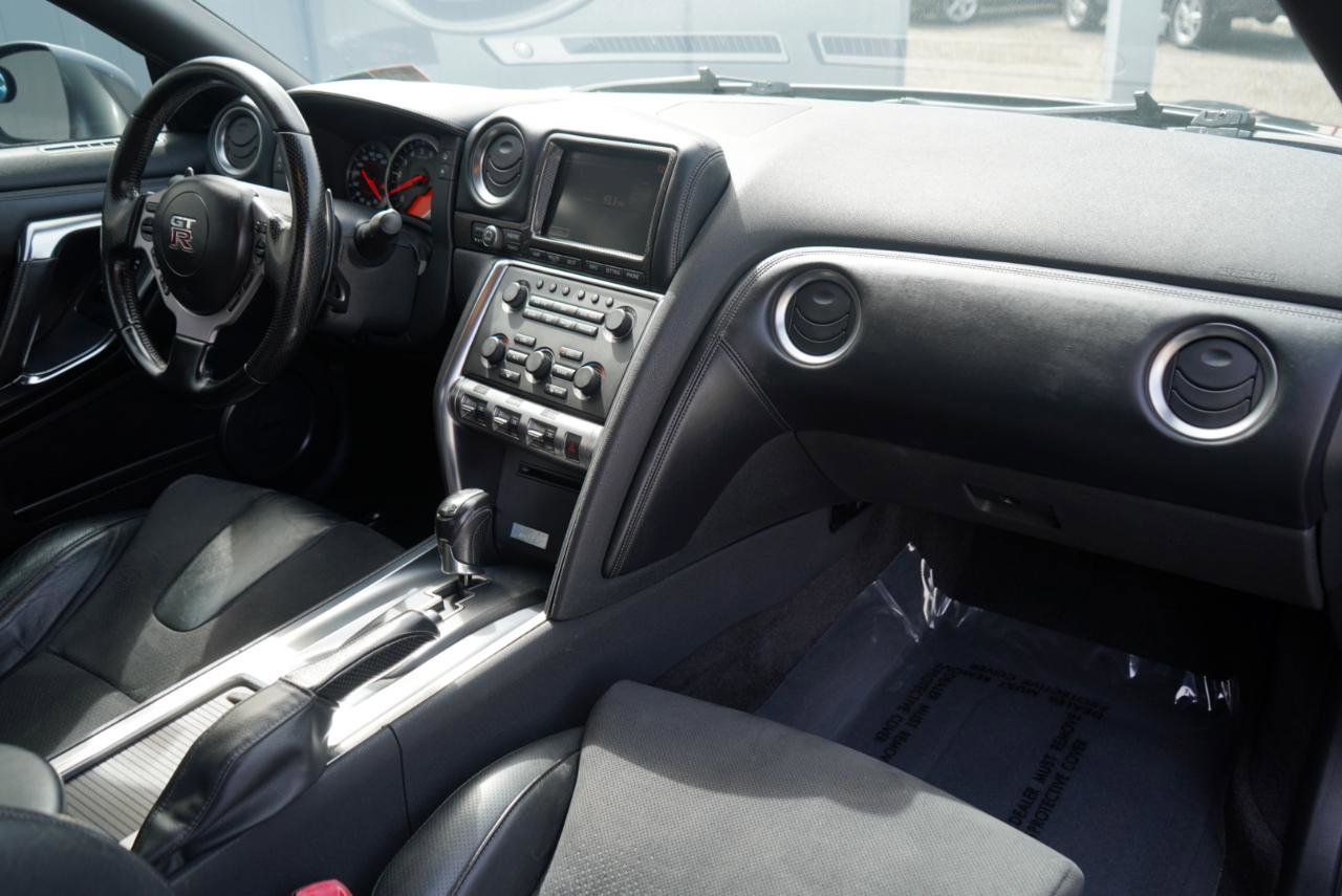 Used 2010 Nissan GT-R Premium image 61