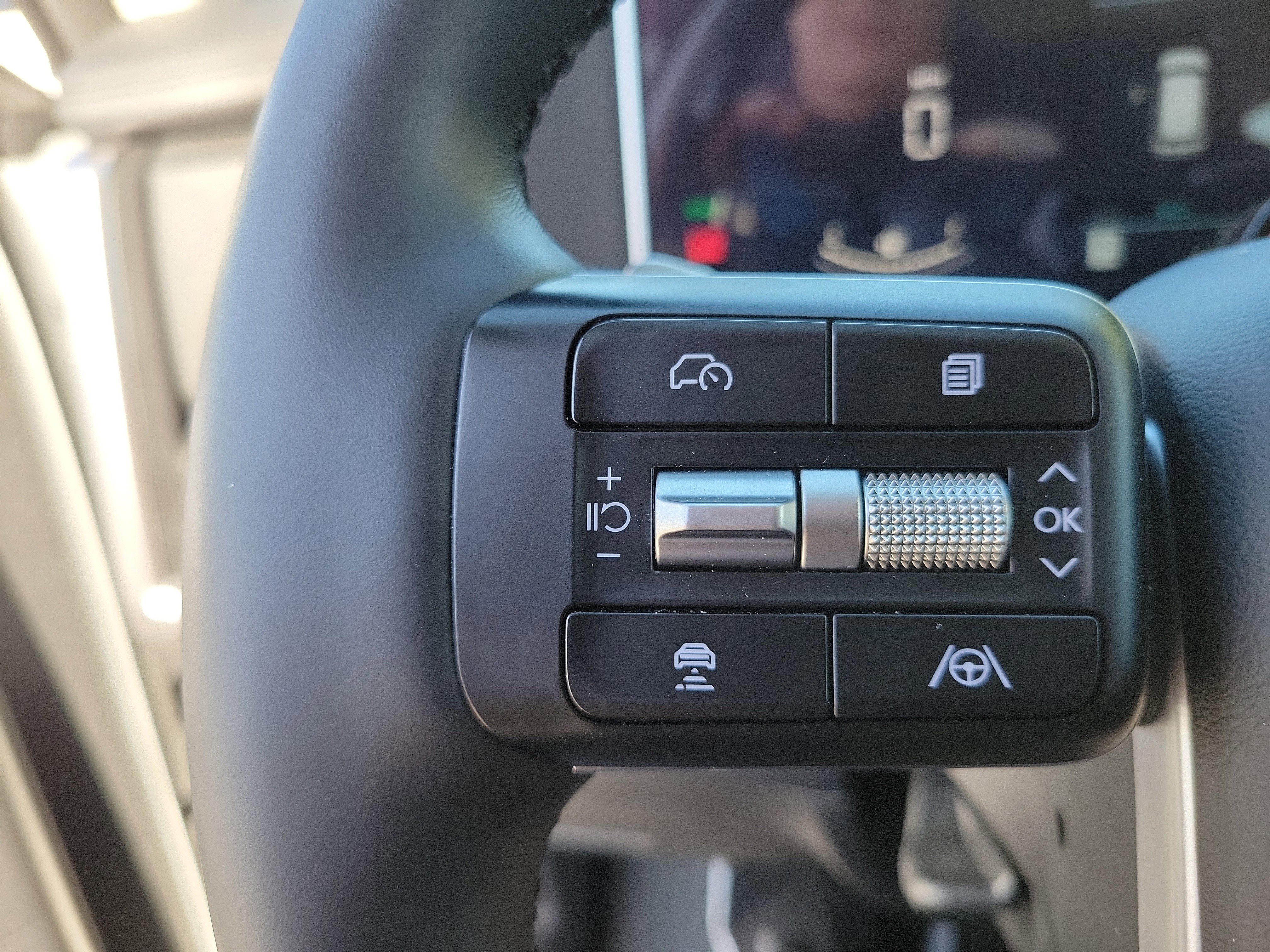 Certified 2025 Hyundai Santa Fe SEL image 7