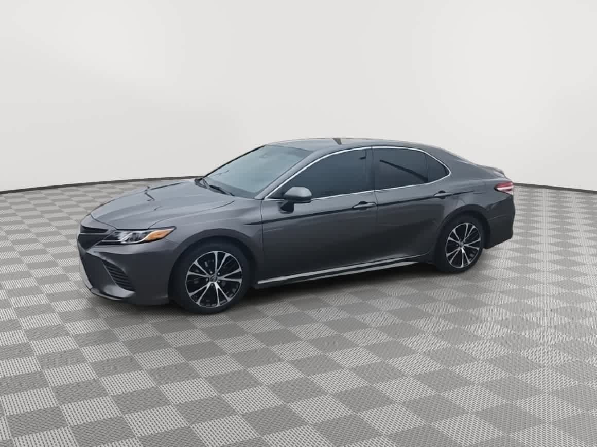 Used 2020 Toyota Camry SE FWD image 4
