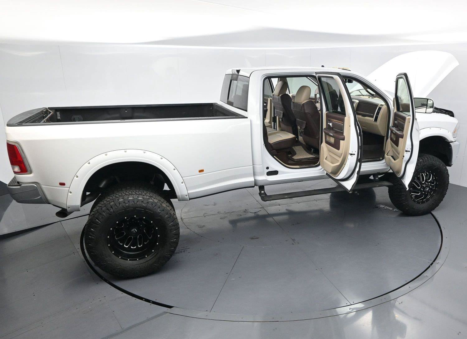 Used 2018 RAM 3500 Laramie Longhorn w/ Longhorn Southfork Package AWD/4WD image 40