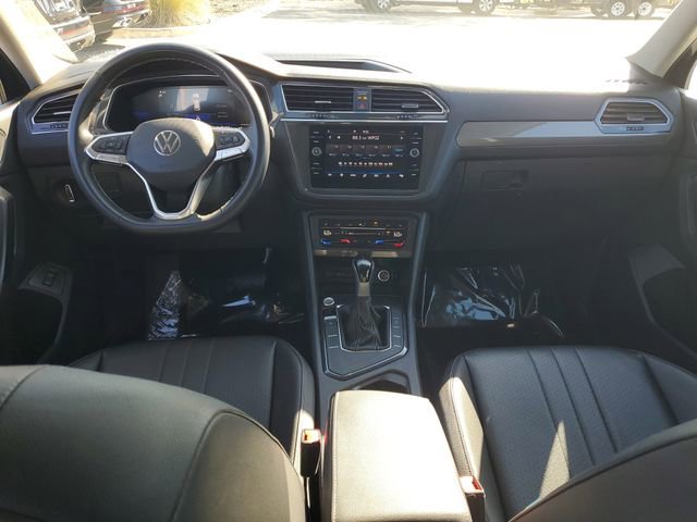 Certified 2023 Volkswagen Tiguan SE image 14