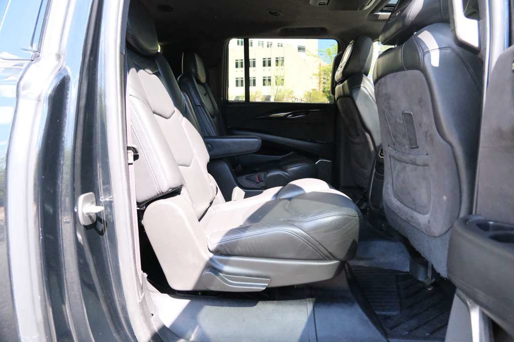 Used 2019 Cadillac Escalade ESV Platinum AWD/4WD image 27