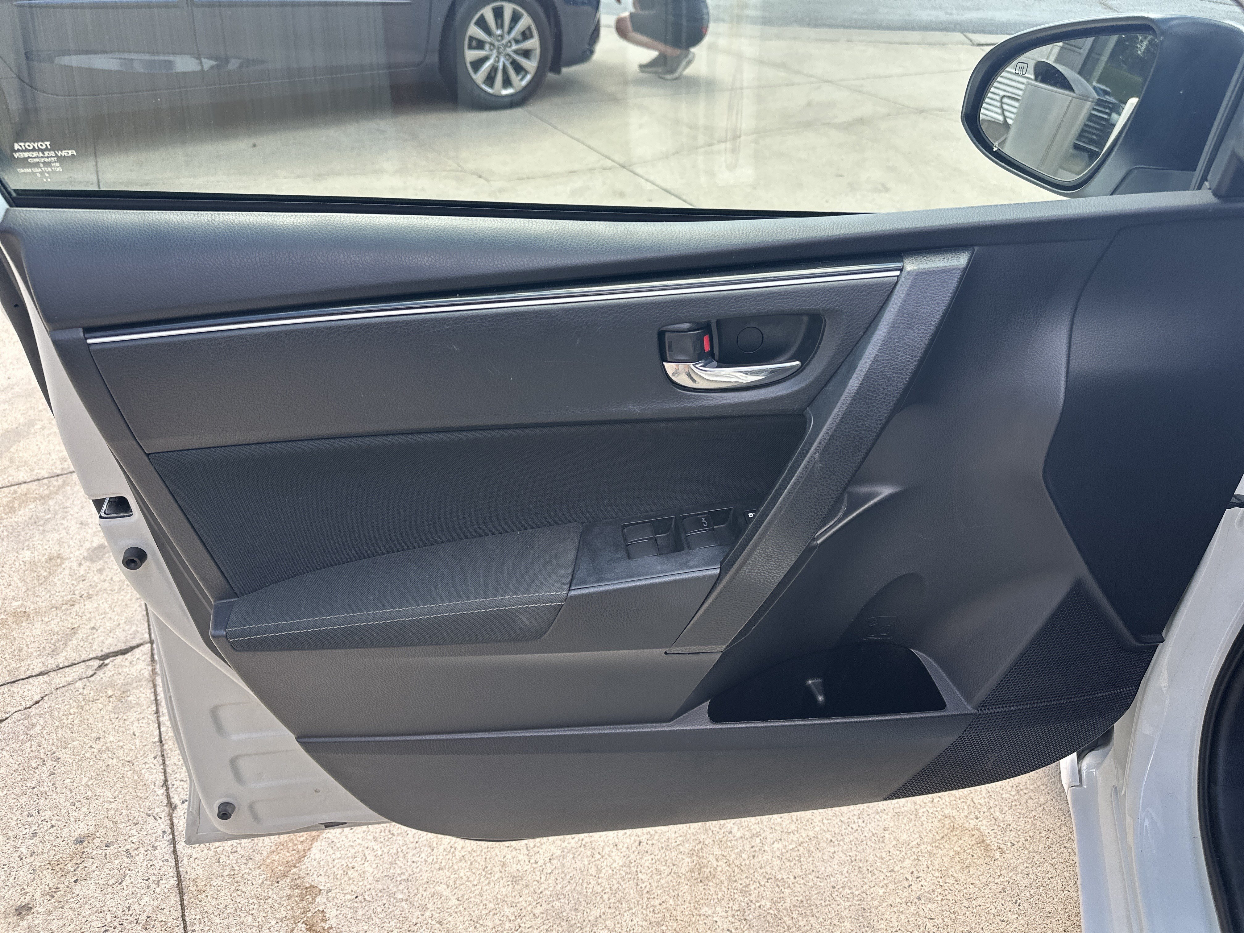 Used 2017 Toyota Corolla LE FWD image 13
