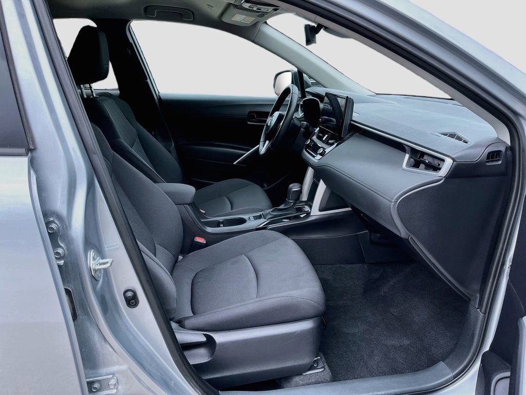 Used 2025 Toyota Corolla Cross LE FWD image 27