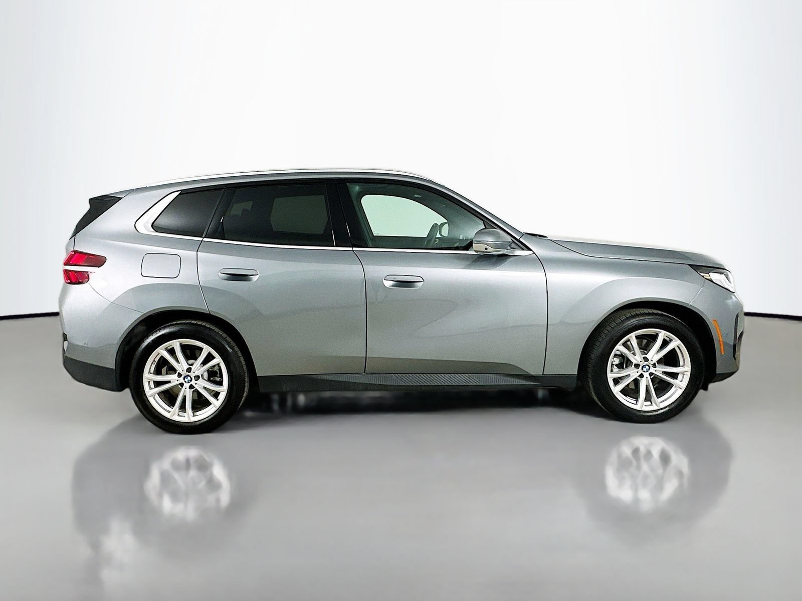 Used 2025 BMW X3 xDrive30i AWD/4WD image 4