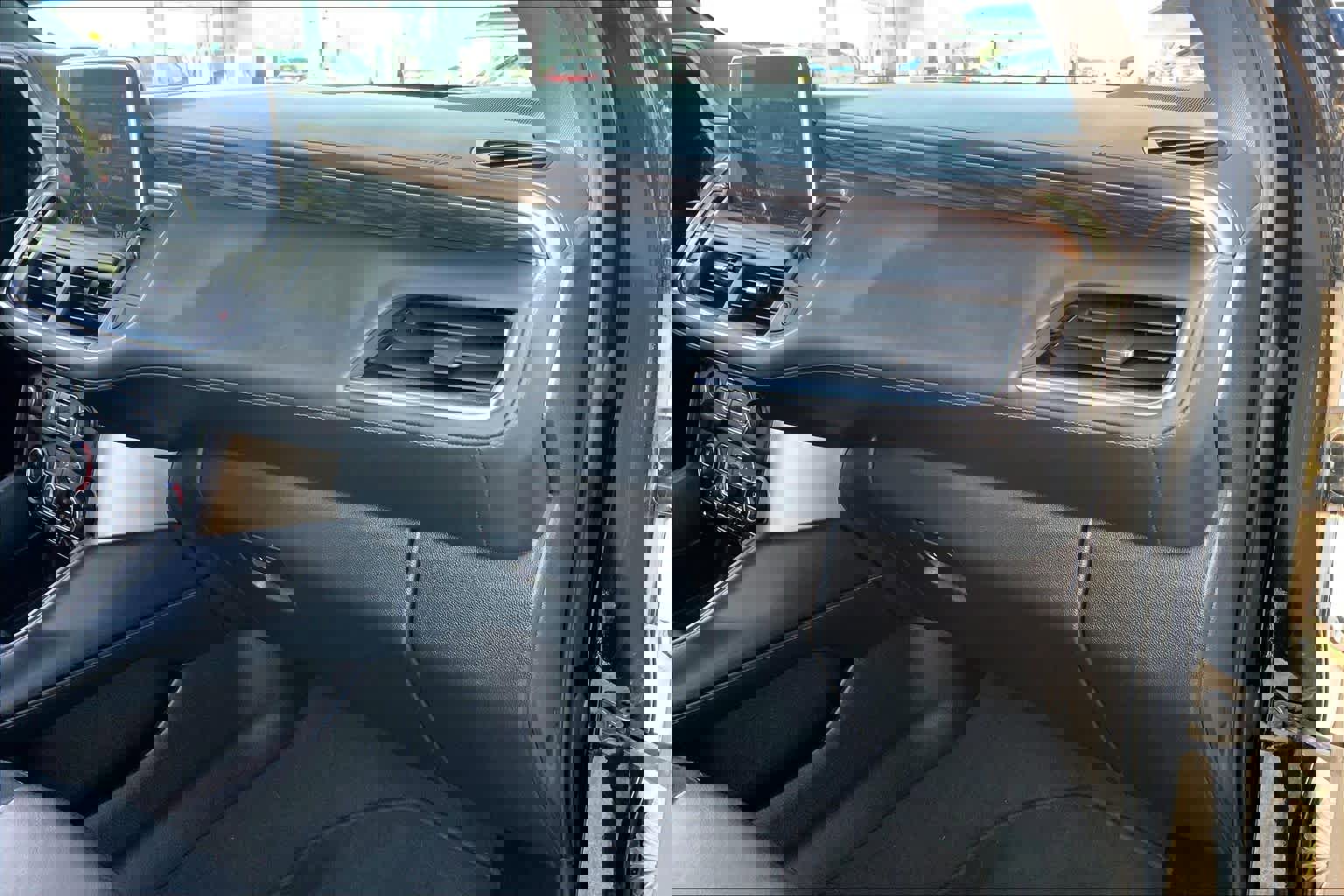 Used 2021 Chevrolet Suburban LT w/ LT Signature Package image 19