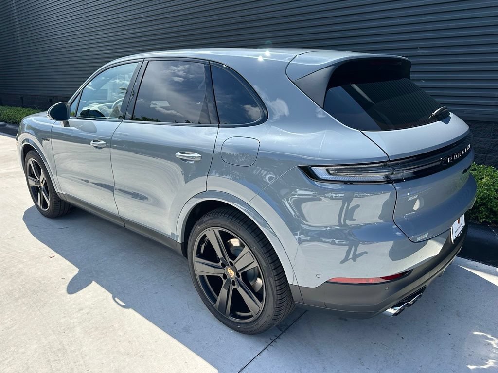 Used 2026 Porsche Cayenne E-Hybrid AWD/4WD image 3