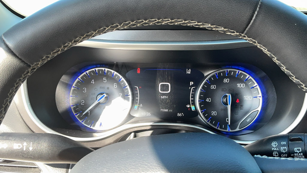 Used 2024 Chrysler Pacifica Touring-L FWD image 20