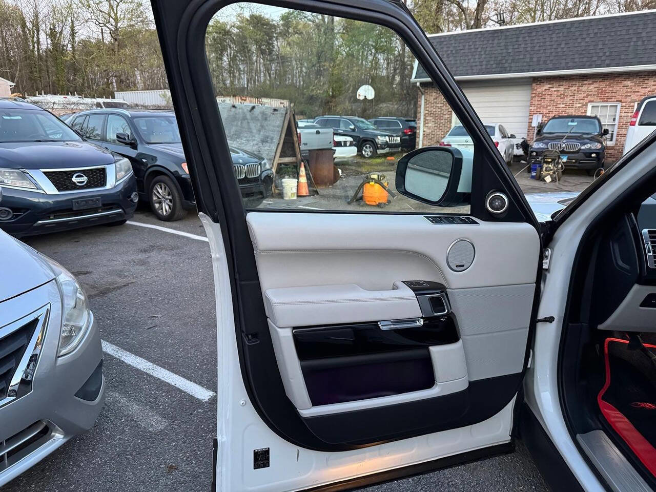 Used 2016 Land Rover Range Rover HSE image 28