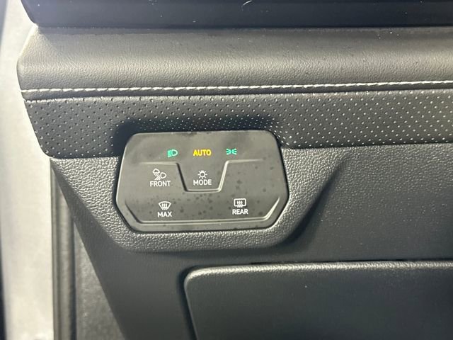 Used 2025 Volkswagen Atlas SE image 19