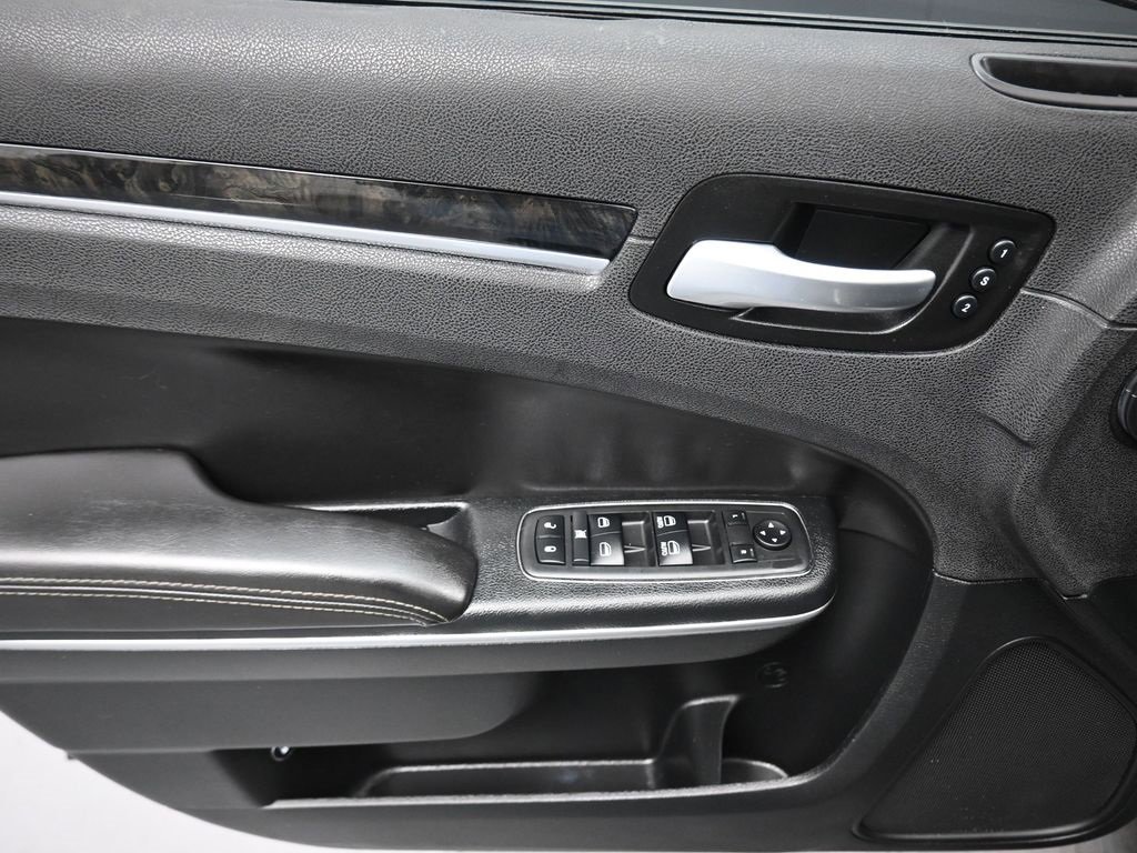 Used 2018 Chrysler 300 Limited image 10