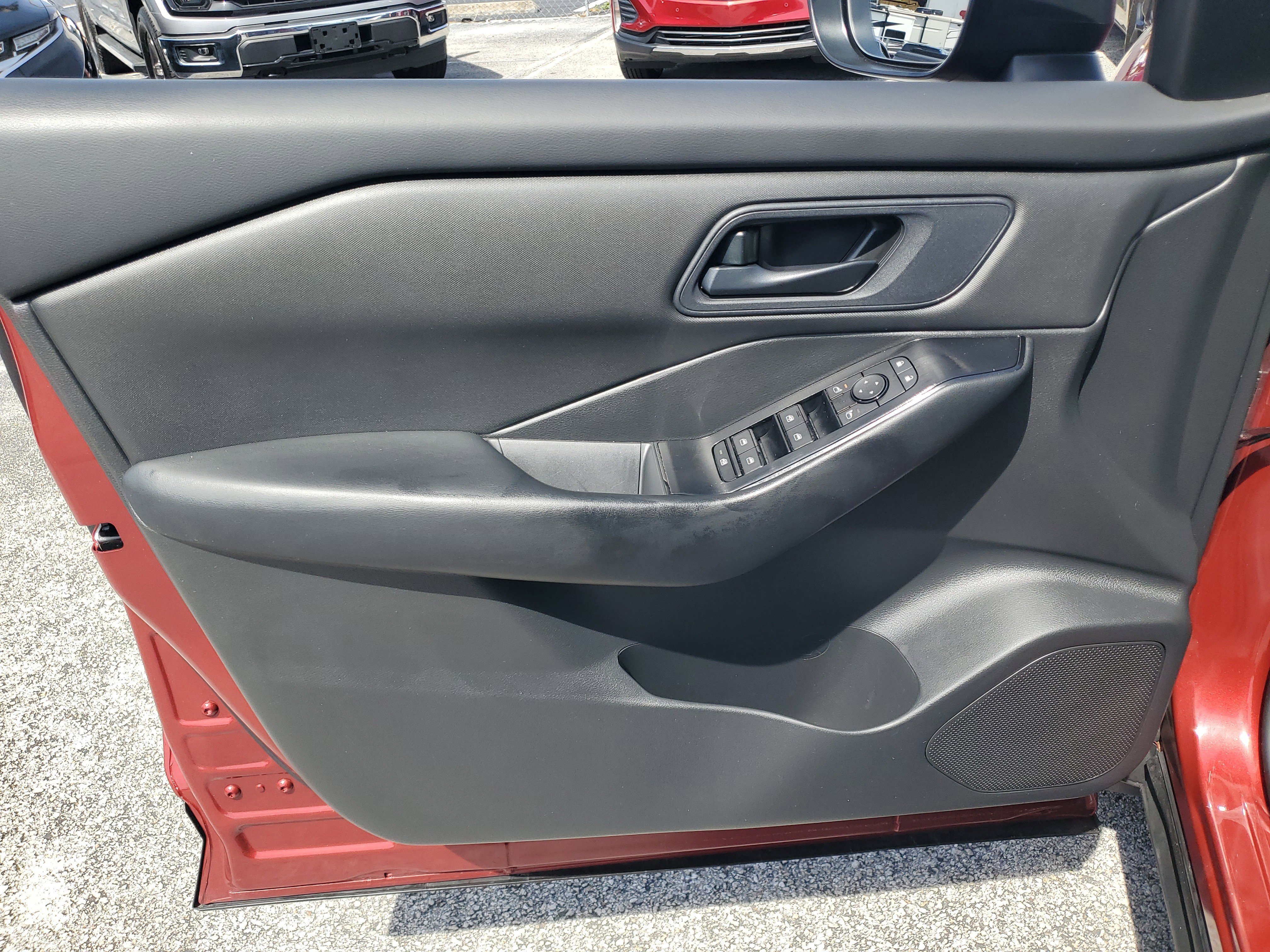Certified 2025 Nissan Rogue S FWD image 9