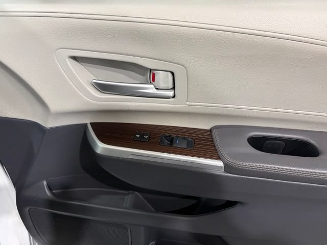 Used 2024 Toyota Sienna XLE FWD image 13