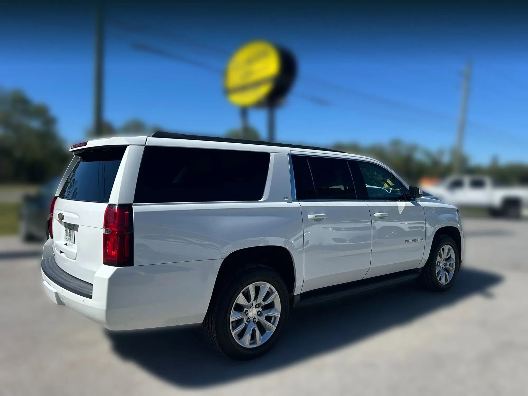 Used 2017 Chevrolet Suburban LT RWD image 6