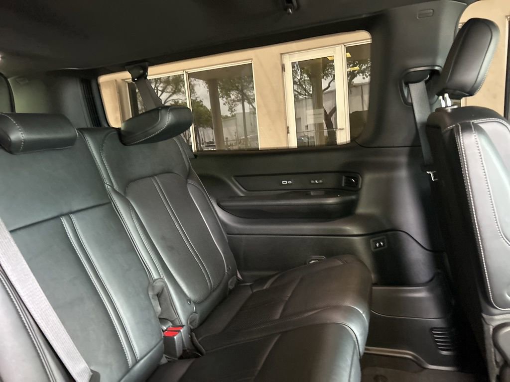 Used 2025 Jeep Wagoneer L Series II image 31