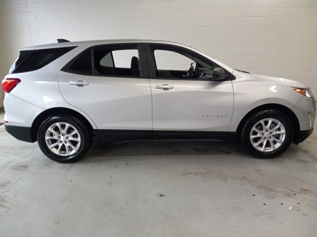Used 2020 Chevrolet Equinox LS w/ LS Convenience Package image 2