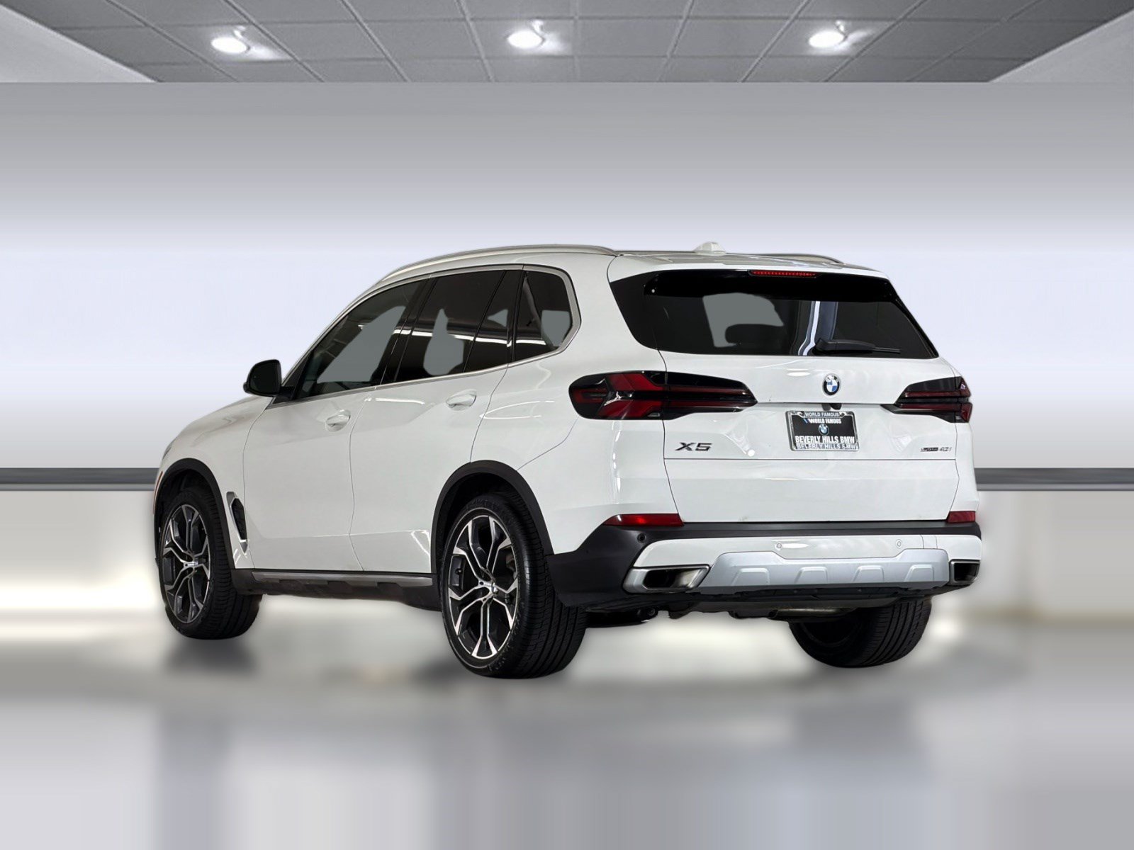 Used 2024 BMW X5 sDrive40i w/ Premium Package RWD image 3