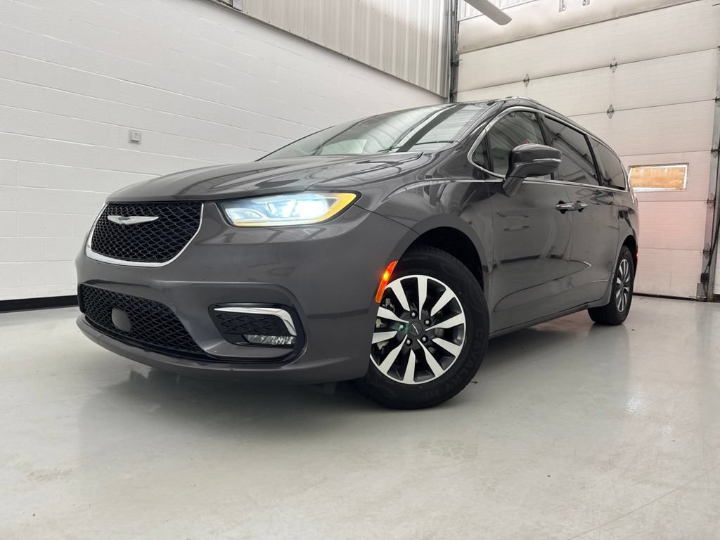 Used 2021 Chrysler Pacifica Touring-L FWD image 3