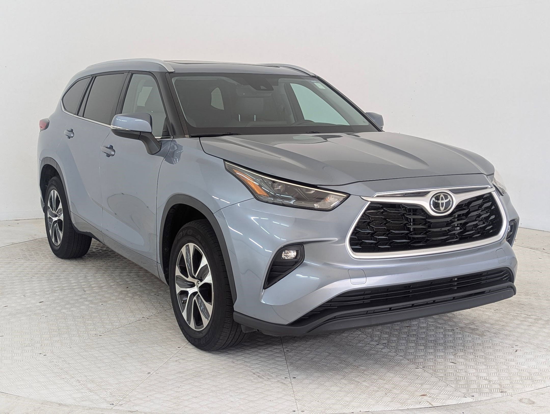 Used 2023 Toyota Highlander XLE image 7