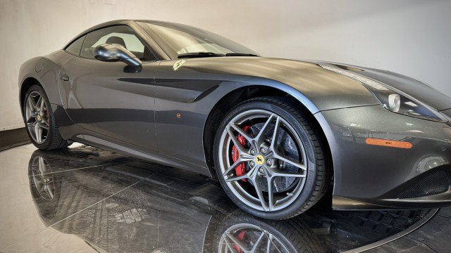 Used 2017 Ferrari California T RWD image 24