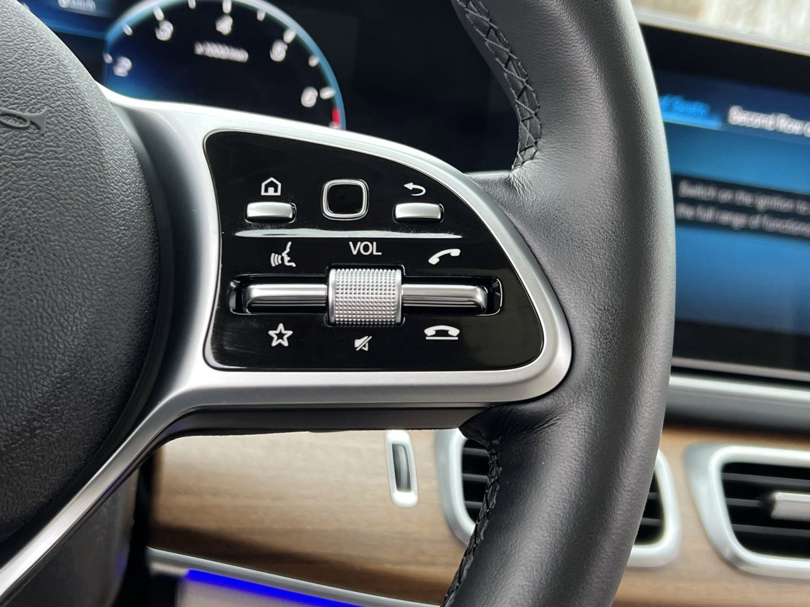 Certified 2023 Mercedes-Benz GLS 450 4MATIC image 31