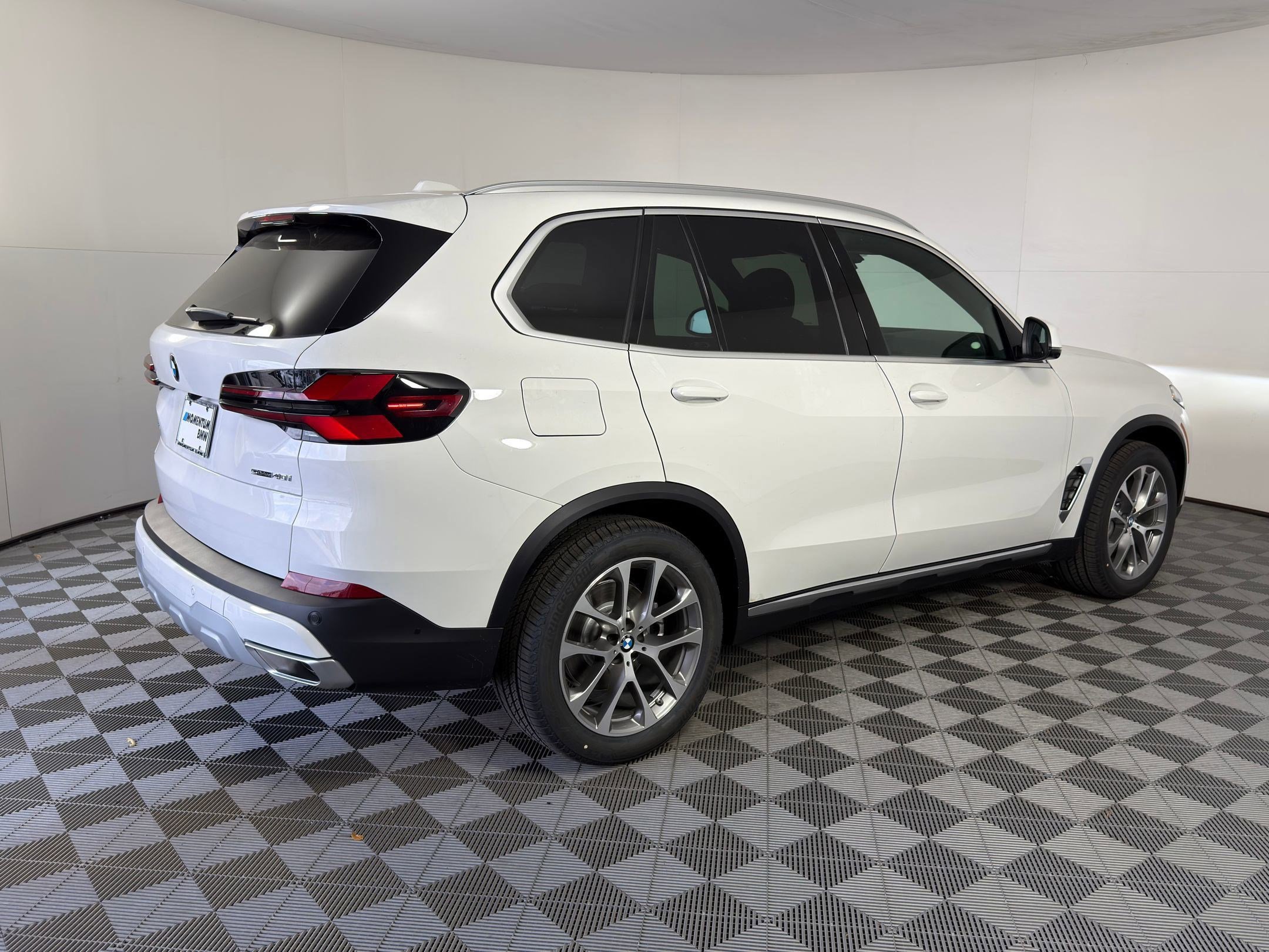 Used 2026 BMW X5 sDrive40i w/ Parking Assistance Package RWD image 9