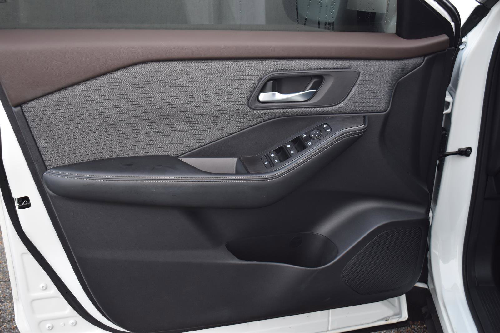 Used 2023 Nissan Rogue SV image 13