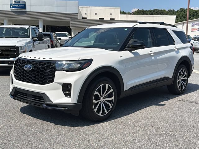 Used 2025 Ford Explorer ST-Line AWD/4WD image 3