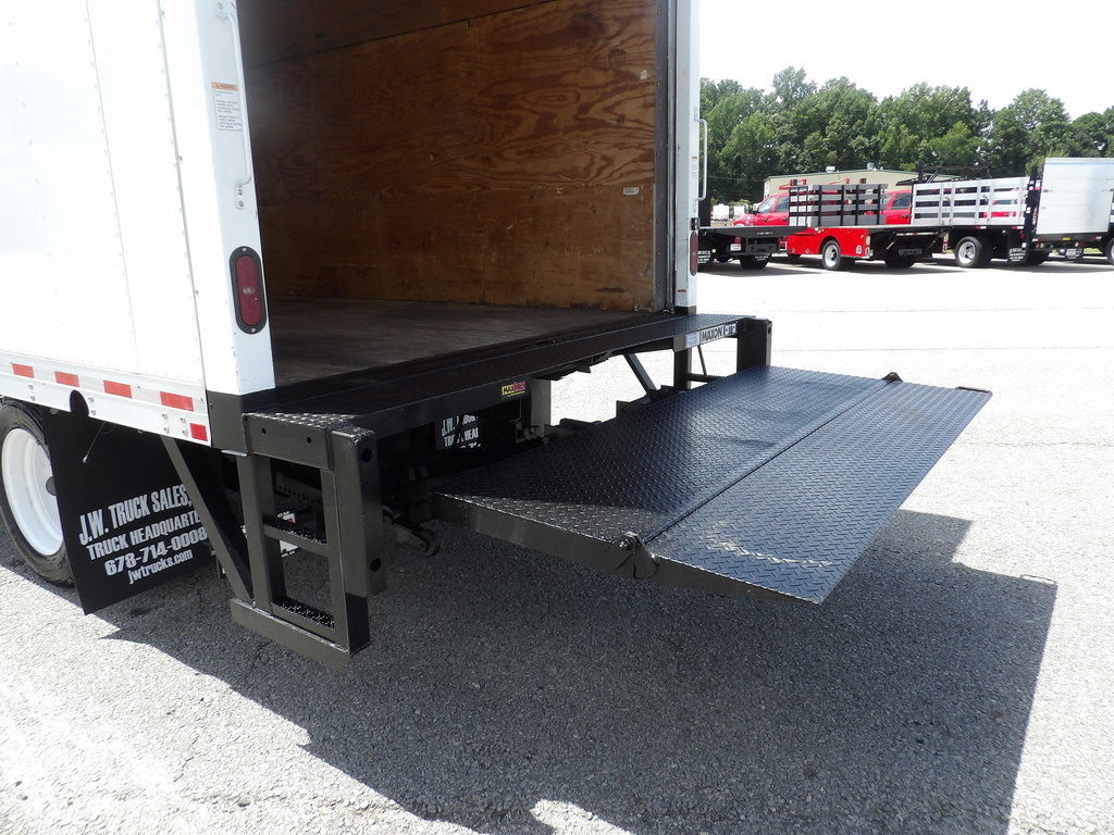 Used 2019 Isuzu NPR RWD image 41