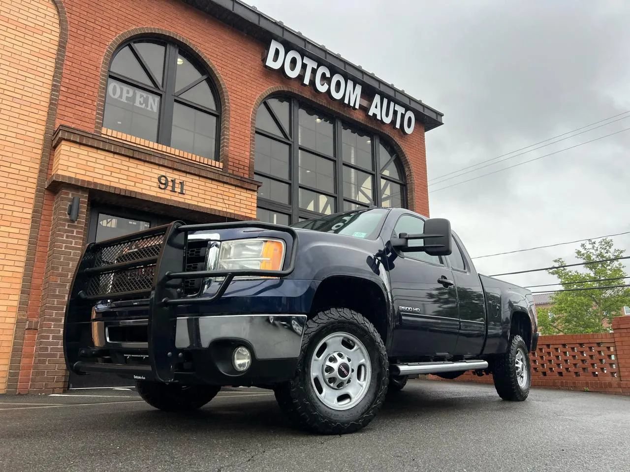 Used 2011 GMC Sierra 2500 SLT AWD/4WD image 3