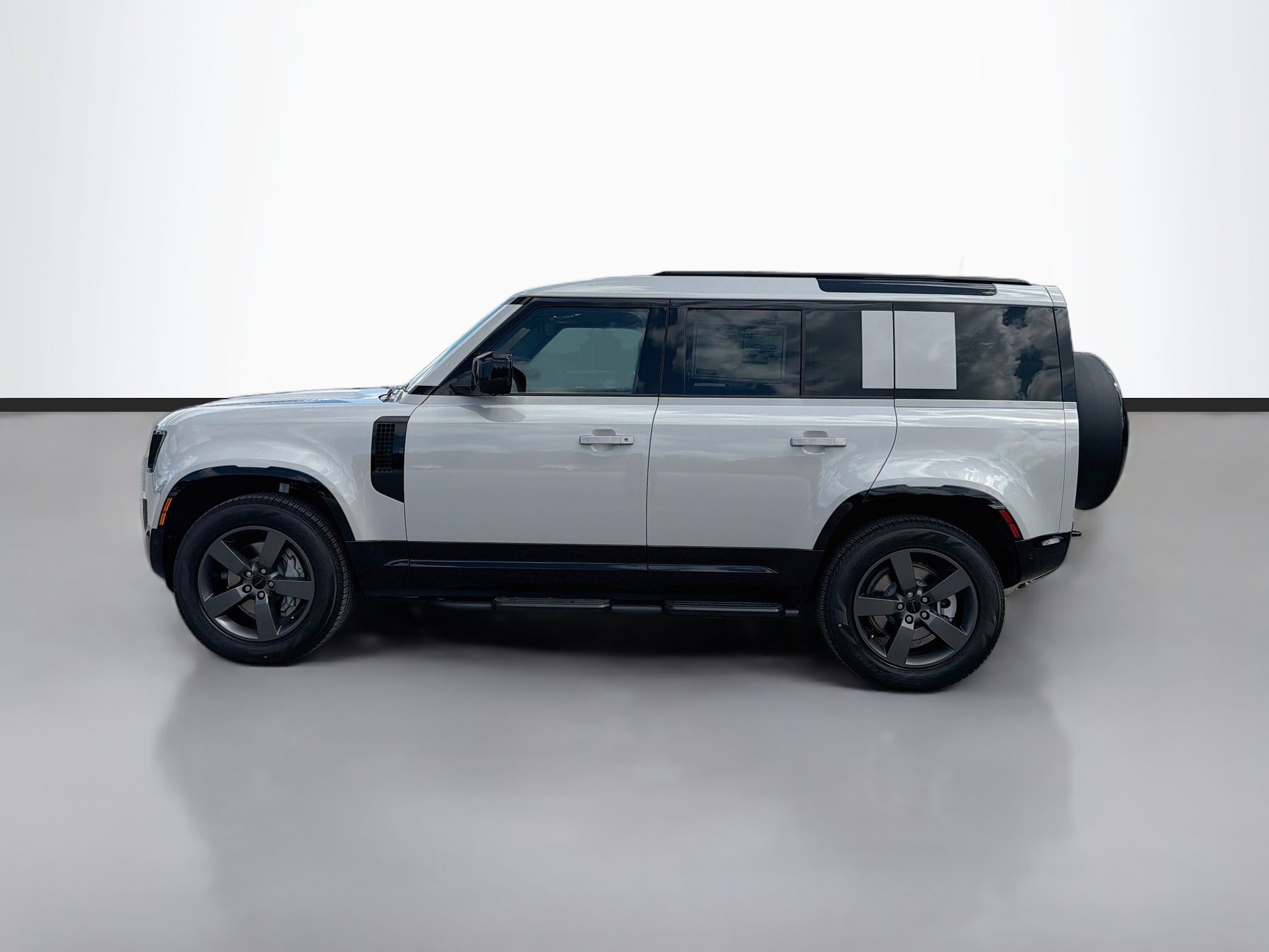 New 2026 Land Rover Defender 110 X-Dynamic SE AWD/4WD image 2