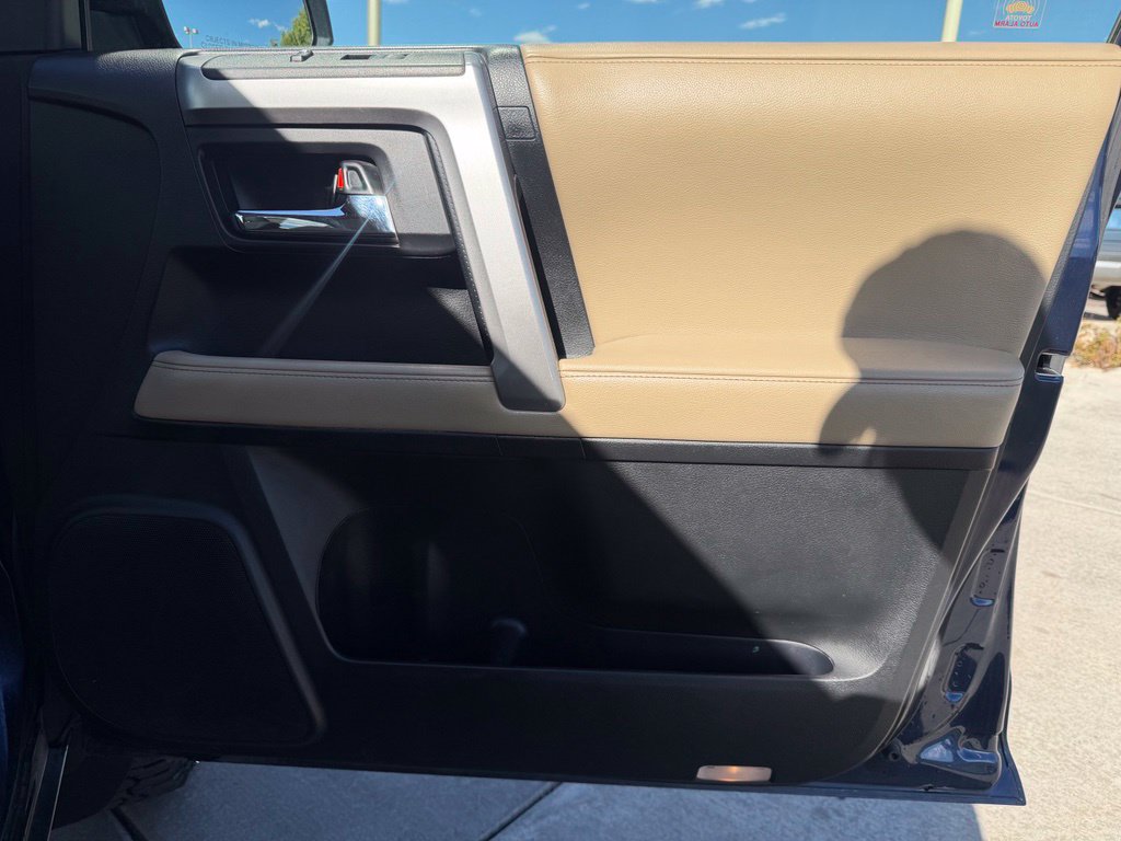Used 2017 Toyota 4Runner SR5 AWD/4WD image 27