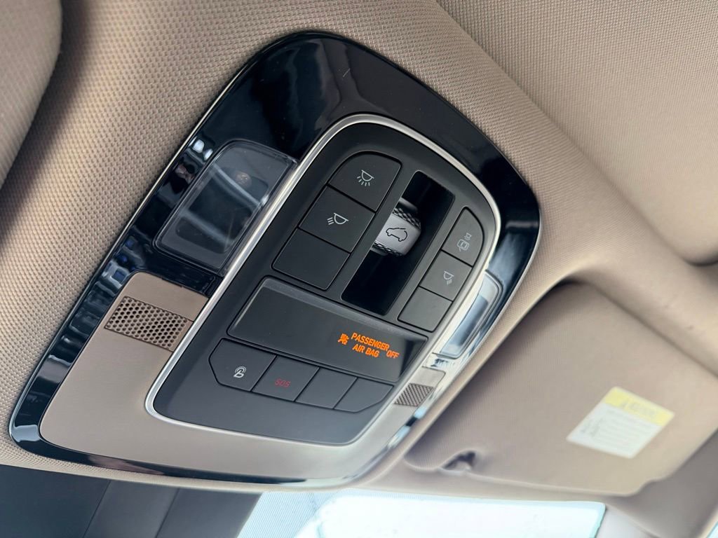 Used 2021 Hyundai Santa Fe SEL w/ Convenience + Premium Package FWD image 17
