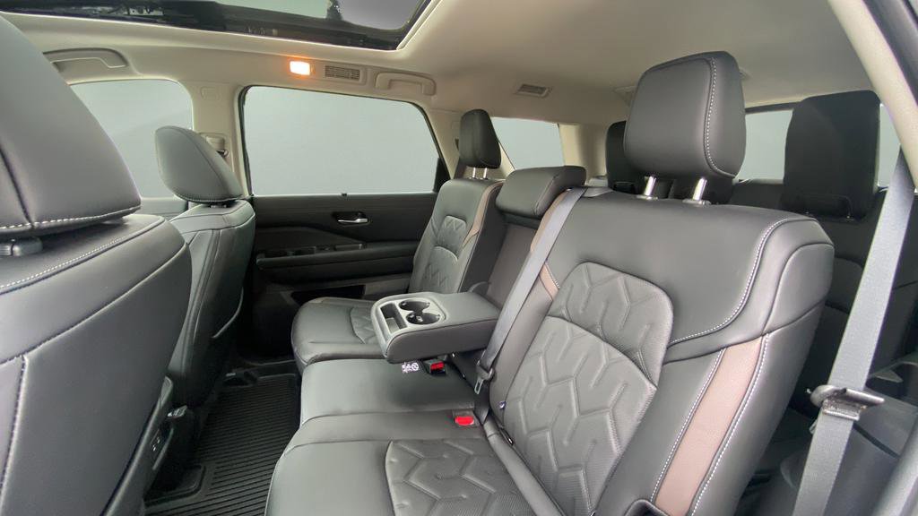 New 2026 Nissan Pathfinder Platinum w/ Cargo Package AWD/4WD image 11