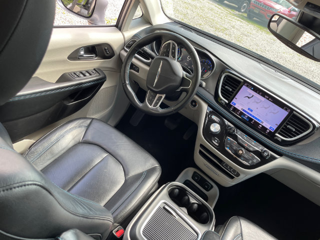 Used 2021 Chrysler Pacifica Touring-L FWD image 23