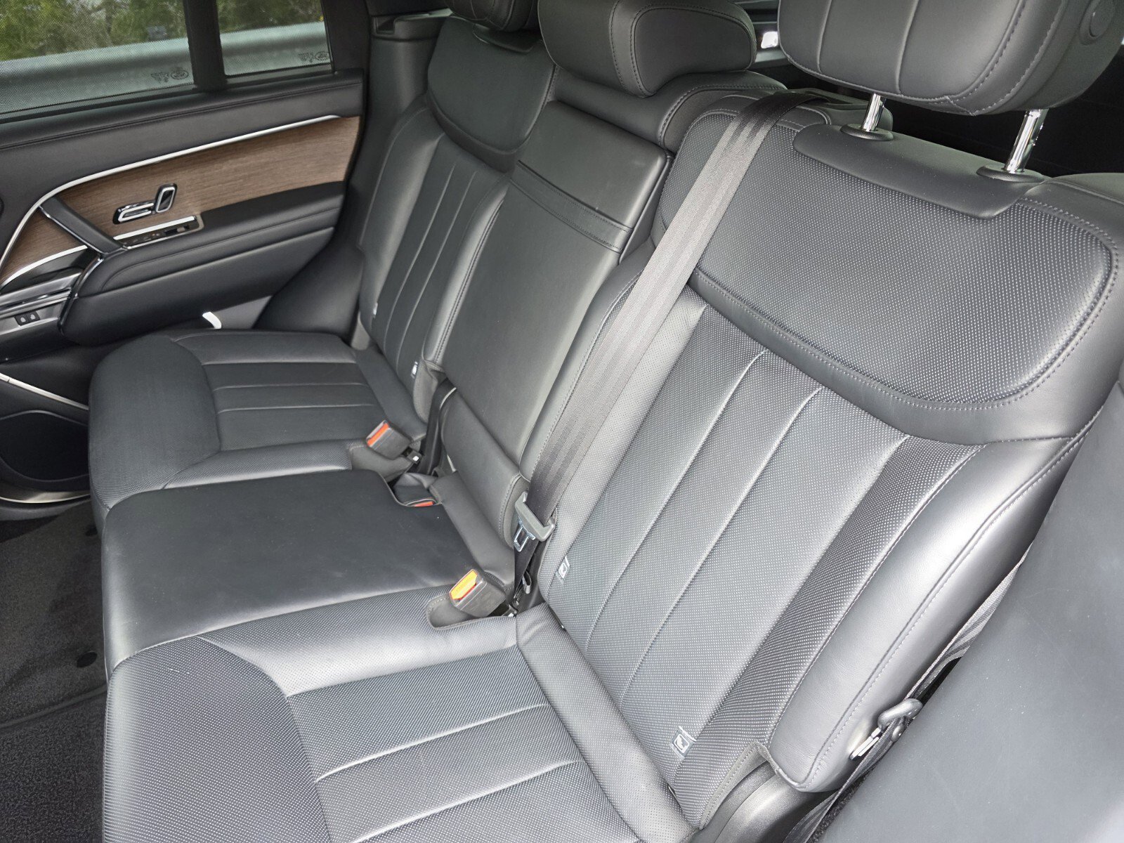 Certified 2022 Land Rover Range Rover SE image 16