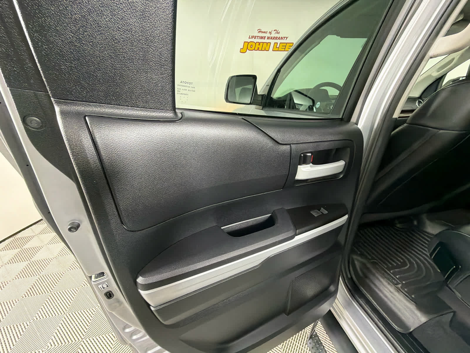 Used 2017 Toyota Tundra Limited w/ Limited Premium Package AWD/4WD image 20