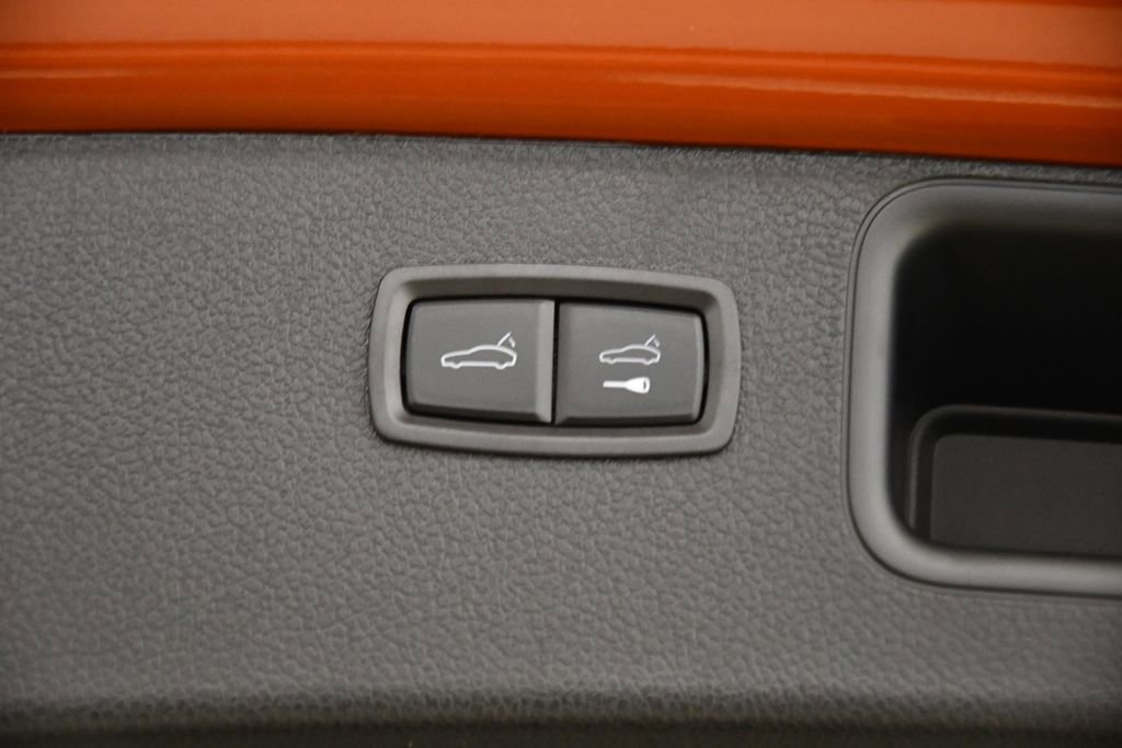 Used 2025 Porsche Macan Turbo image 57