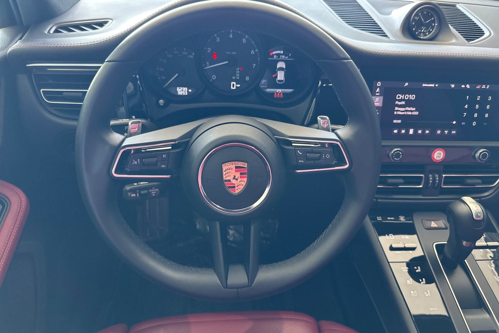 Used 2025 Porsche Macan image 16