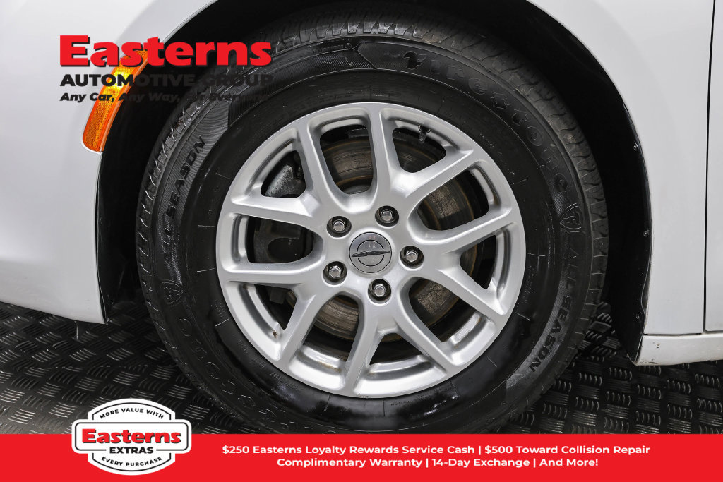 Used 2022 Chrysler Voyager LX FWD image 32
