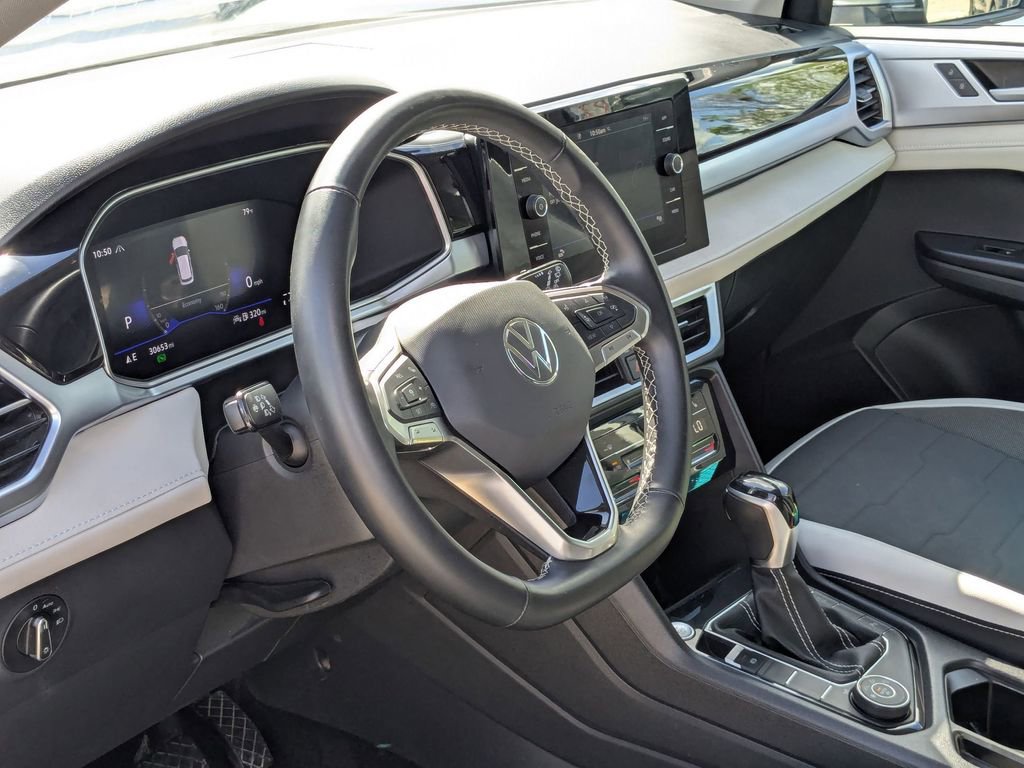 Used 2025 Volkswagen Taos SE AWD/4WD image 14