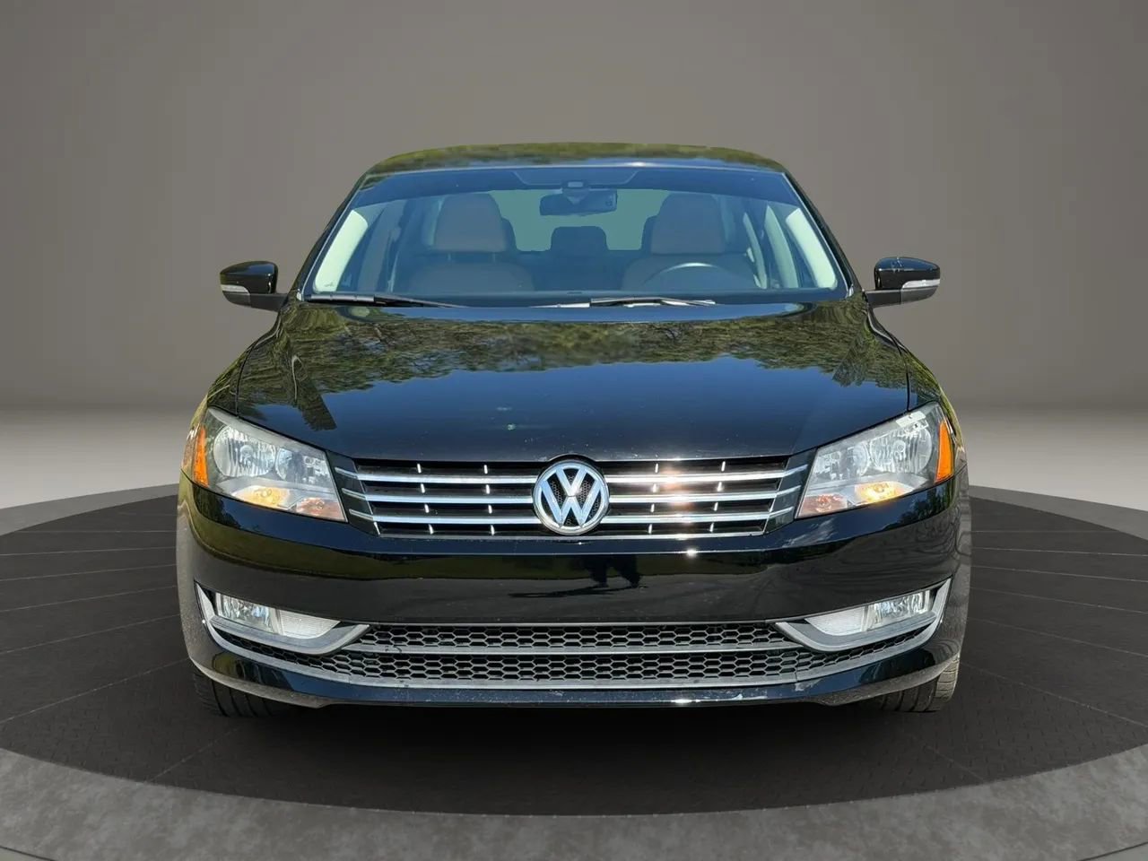 Used 2014 Volkswagen Passat TDI SEL Premium FWD image 2