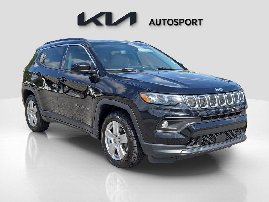 Used 2022 Jeep Compass Latitude w/ Sun and Sound Group image 3