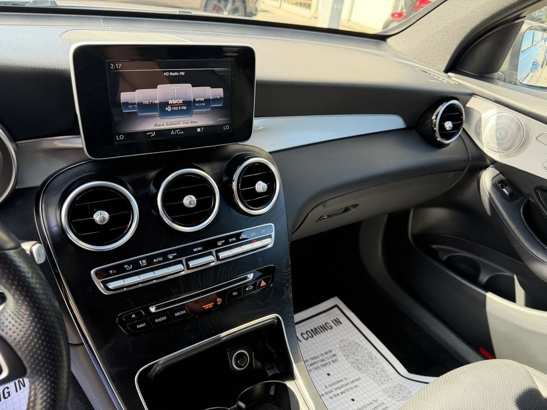 Used 2019 Mercedes-Benz GLC 300 4MATIC w/ Premium Package image 25