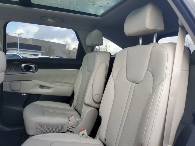 Certified 2022 Kia Sorento SX Prestige w/ Panoramic Sunroof Package image 11